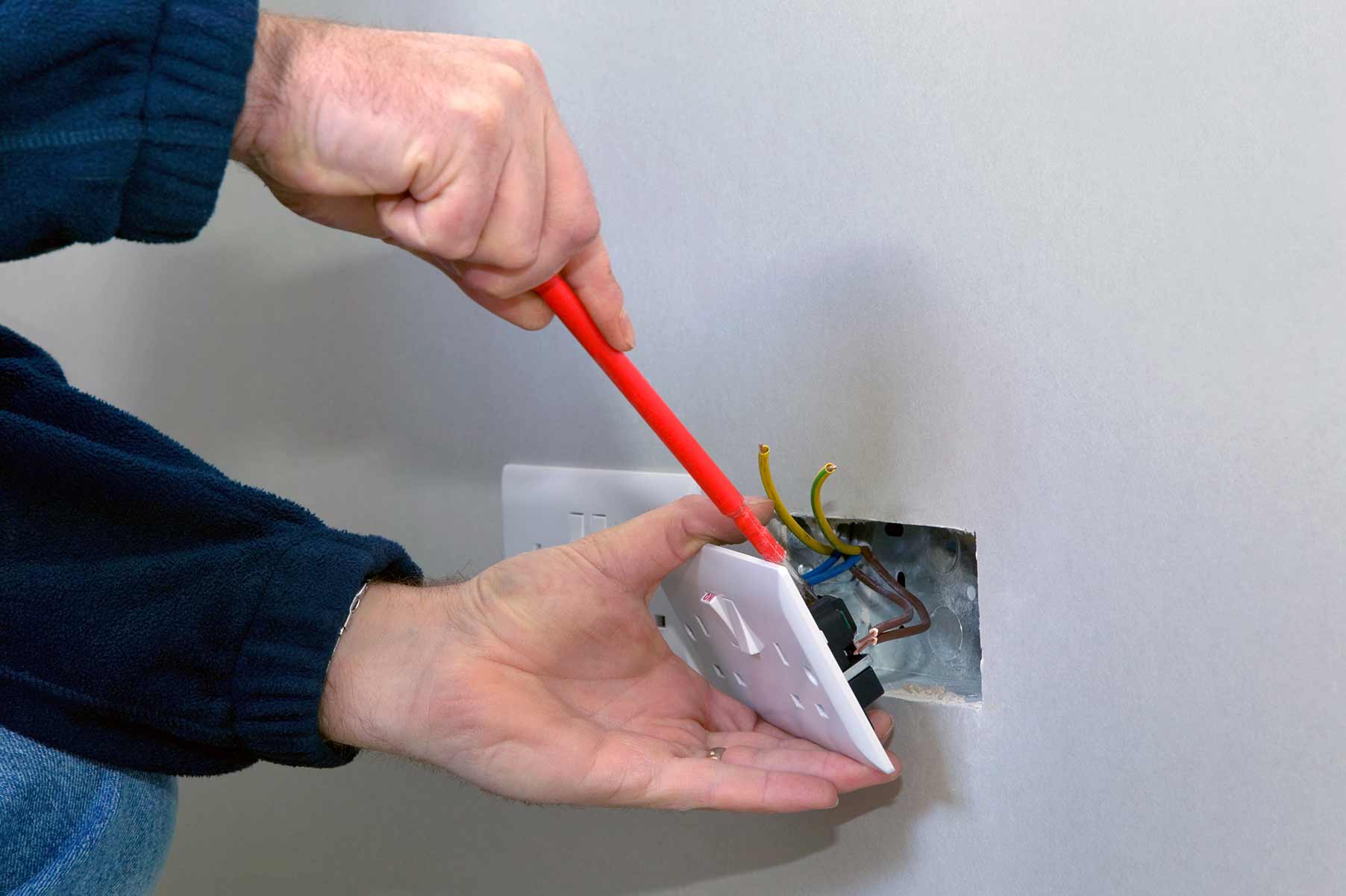 Our electricians can install plug sockets for domestic and commercial proeprties in Cradley Heath and the local area. 